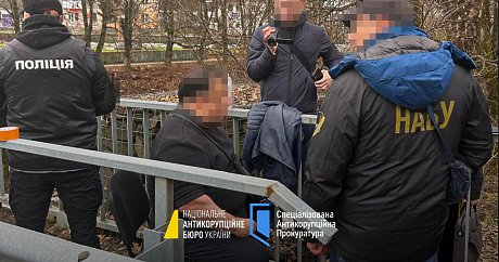 Judge suspected of accepting bribe for "proper" decision (PHOTO)