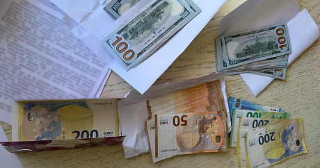 Корупція в податковій: посадовців викрито на вимаганні хабарів від бізнесу (ФОТО)